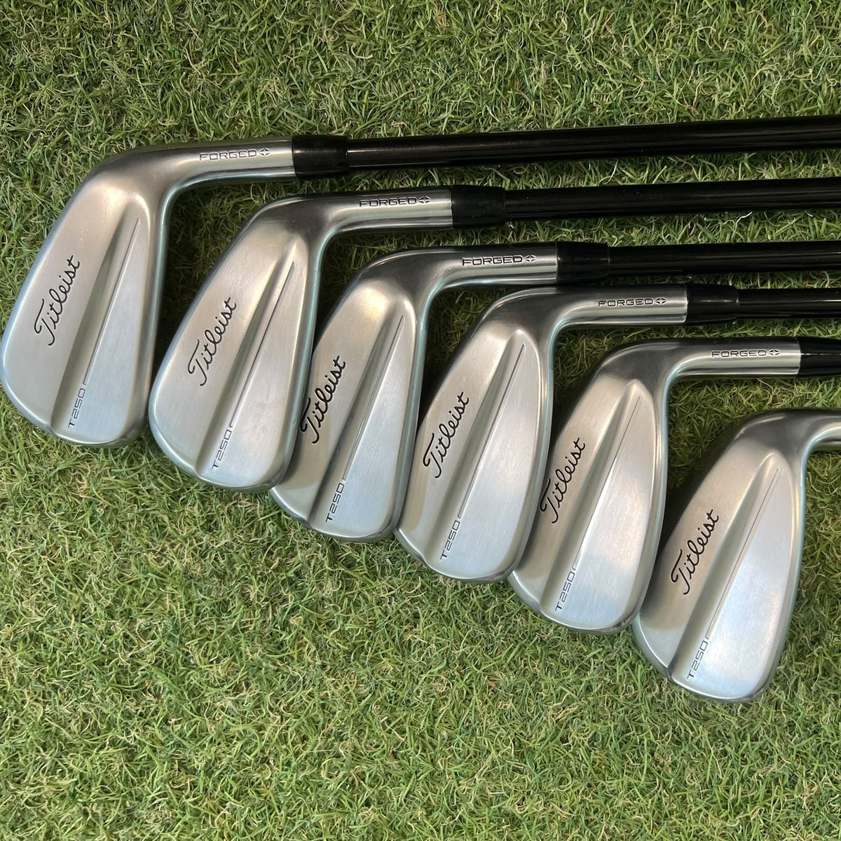 Titleist Série de Fers T250 2025 (club demo occasion) Shaft TOUR AD